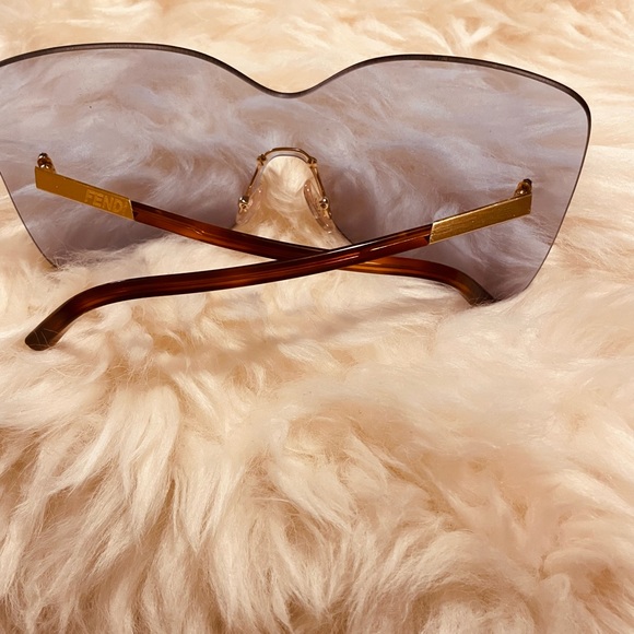 COPY - Authentic brand new Fendi Sunglasses. FS5273 424 135. - Picture 4 of 6